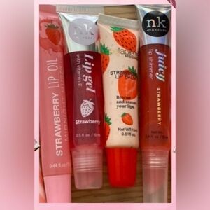 🆕 Pink/ Red Lip Gloss/Care Bundle Strawberry 🆕